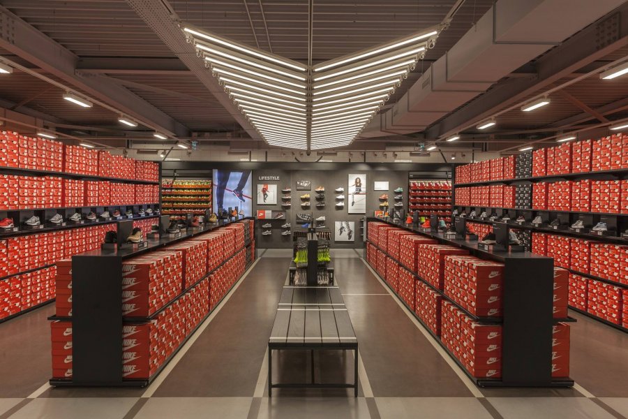 Nike Outlet -- Designer Outlet Roermond - 1