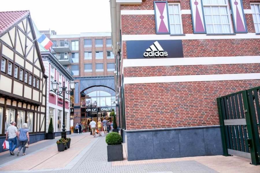 Welsprekend beest Menagerry Adidas Outlet -- Designer Outlet Roermond