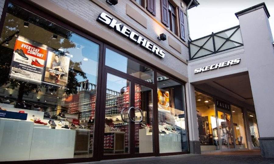 Rubriek Diverse vuurwerk Skechers Outlet -- Designer Outlet Roermond