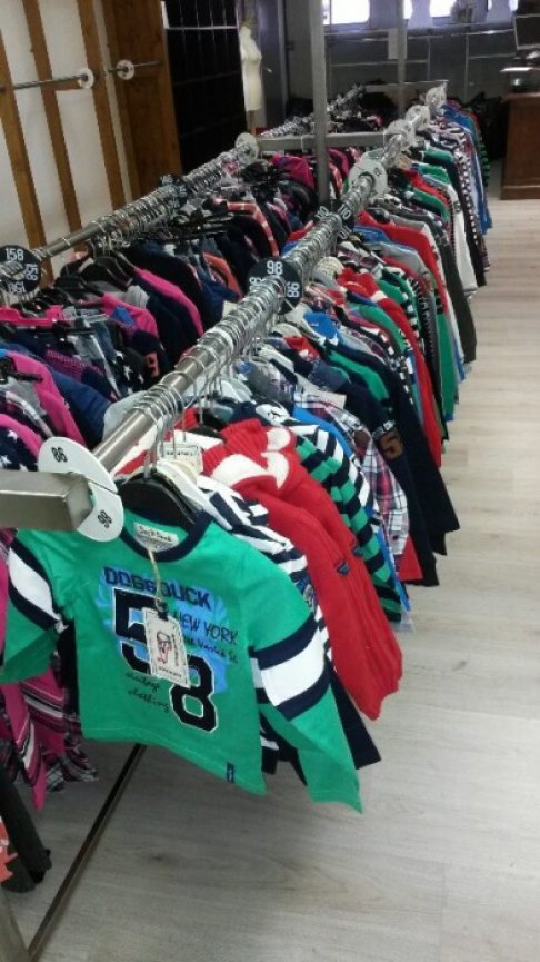 Outlet verkoop kinderkleding Dog en Duck