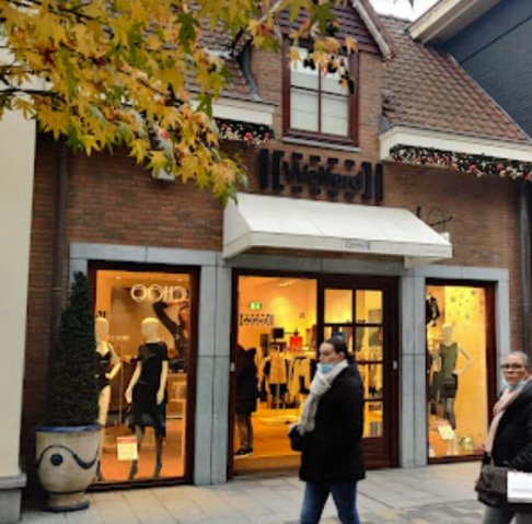 Wolford Outlet -- Designer Outlet Roermond