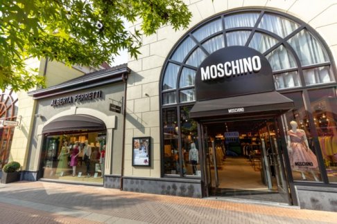 Moschino Outlet -- Designer Outlet Roermond