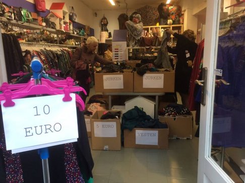 Magazijnverkoop kleding, schoenen en tassen