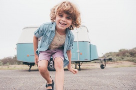 Eenmalige stocksale van kinderkleding bij  Charly's