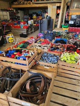 Magazijnverkoop hondenartikelen